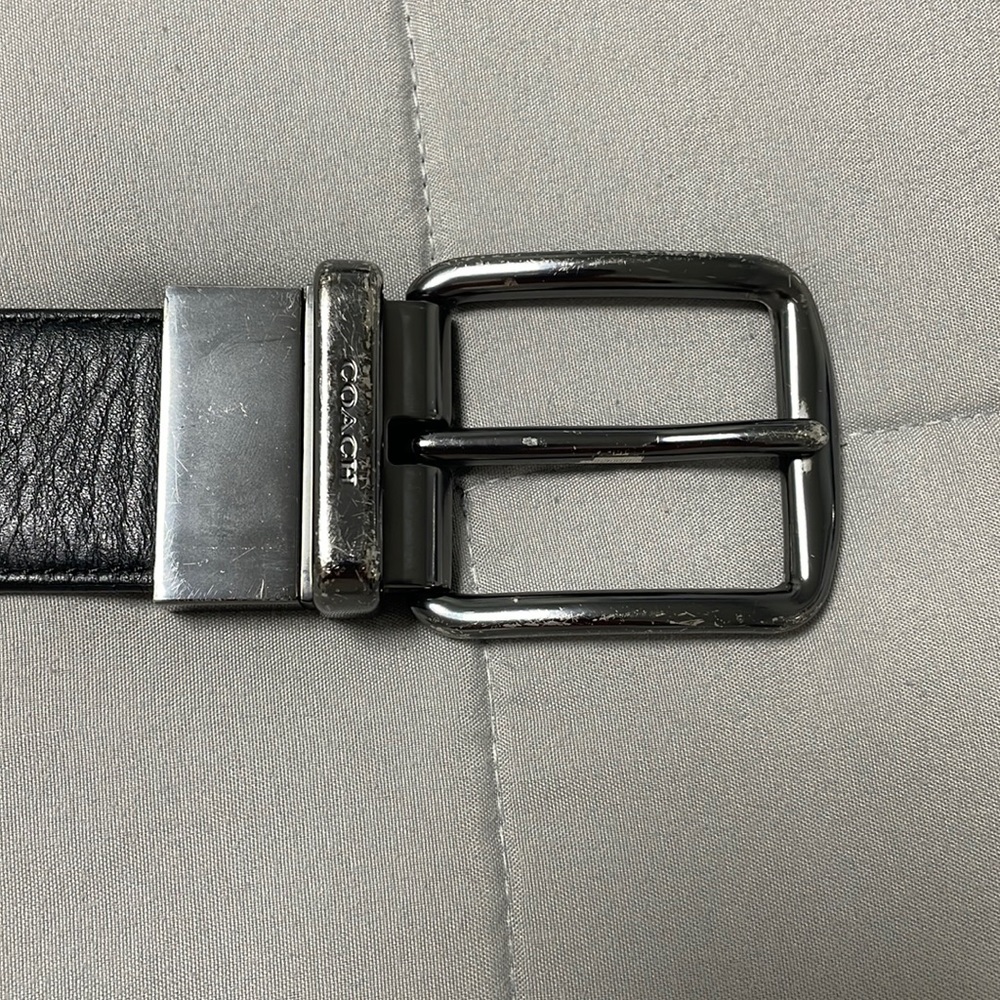 Reversible coach belt